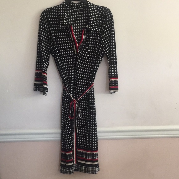 Cute dress in black while red and beige - Picture 2 of 8